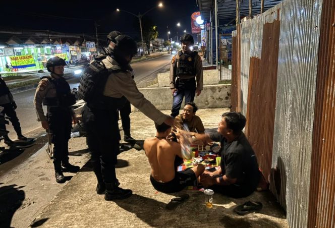 
					Ditsamapta Polda Kalteng Hadir di Malam Hari, Jaga Keamanan dan Ketertiban Masyarakat