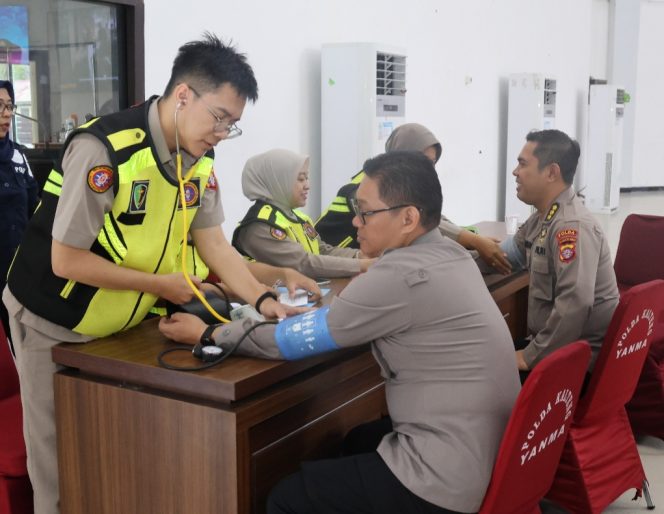 
					Donor Darah Serentak HUT Humas Polri ke-74, Polda Kalteng Dan Jajaran Targetkan 900 Kantong Darah