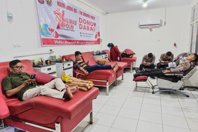 
					Dalam Rangka HUT ke-74, Humas Polda Kalbar Gelar Donor Darah Bersama Wartawan dan Masyarakat