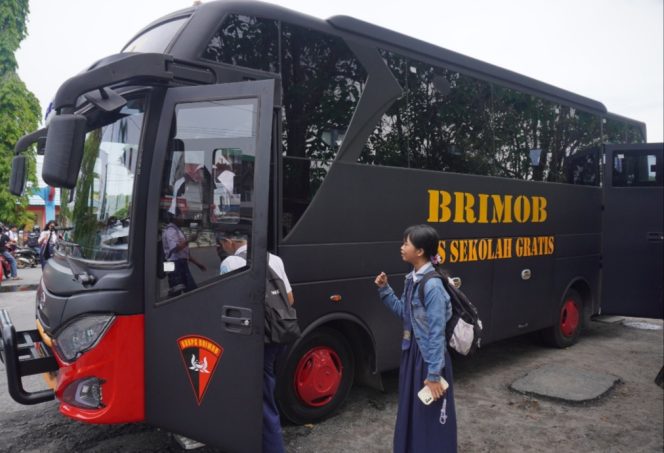 
					Brimob Kalteng Luncurkan Program Bus Sekolah Gratis, Wujud Kepedulian Terhadap Pendidikan dan Keselamatan Anak