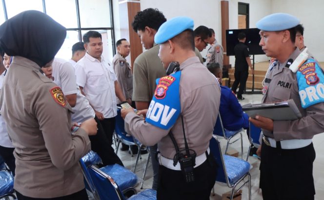 
					Bidpropam Polda Kalteng Berikan Pembinaan Etik dan Disiplin di Polres Pulang Pisau
