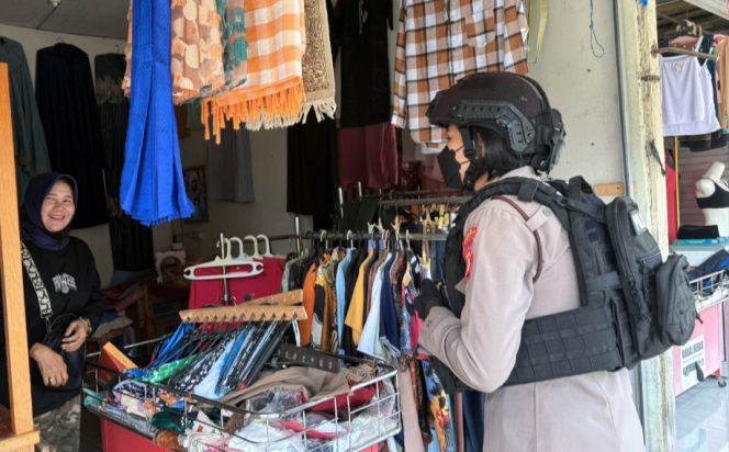 
					Ciptakan Rasa Aman, Unit PPRC dan Personel Polwan Ditsamapta Polda Kalteng Laksanakan Patroli Harkamtibmas