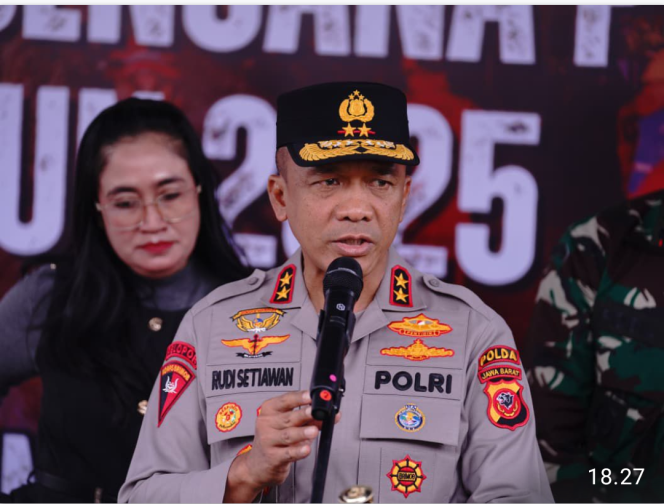 
					Inisiasi Kapolda Jabar, Siagakan Seluruh Stakeholder untuk Sauyunan Jaga Lembur dari Bencana Alam