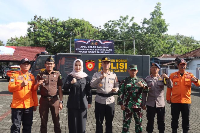 
					Kapolres Garut Pimpin Apel dan Gladi Lapang Kesiapsiagaan Bencana Hidrometeorologi Juga Gempa Bumi Tahun 2025
