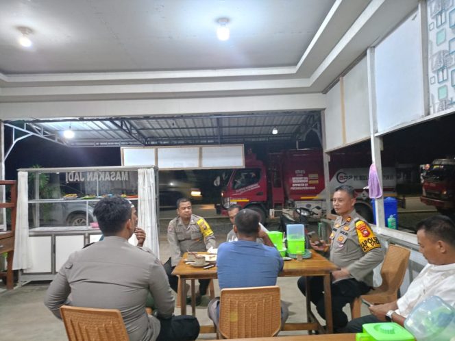 
					Dekat Dengan Warganya Kapolsek Matan Hilir Utara Gelar Ngopi Bareng Bersama Tokoh Masyarakat Desa Kuala Satong