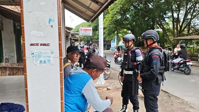 
					Patroli Harkamtibmas Wilayah Hukum Polresta Cirebon, Wujud Kepedulian Brimob Jabar Terhadap Keamanan Masyarakat