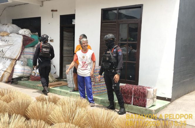 
					Patroli Dialogis Brimob Jabar Sambang Warga di Wilayah Jatiroke – Cibeusi Sumedang