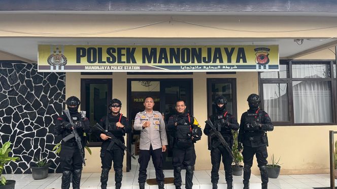 
					Patroli Dialogis Brimob Jabar di Wilayah Tamansari Tasikmalaya