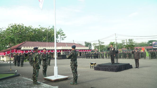 
					Brimob Polda Jabar Gelar Upacara Peringatan Hari Pahlawan Nasional di Lapangan Boma