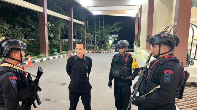 
					Pastikan Kamtibmas Kondusif, Brimob Jabar Patroli Dialogis di Wilayah Pacet Cianjur