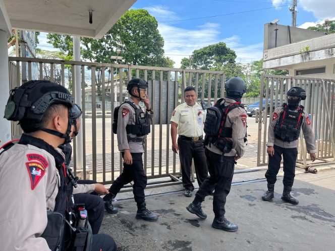 
					Pastikan Kamtibmas Kondusif, Tim Patroli Gegana Satbrimob Jabar Patroli Dialogis di Wilayah Rancaekek