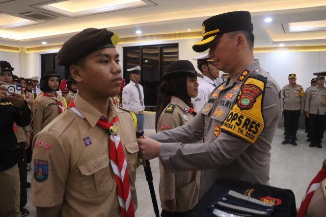
					Kapolres Tangsel Lantik Saka Bhayangkara dan PKS, Tegaskan Peran Generasi Muda Menjadi Tauladan Yang Baik