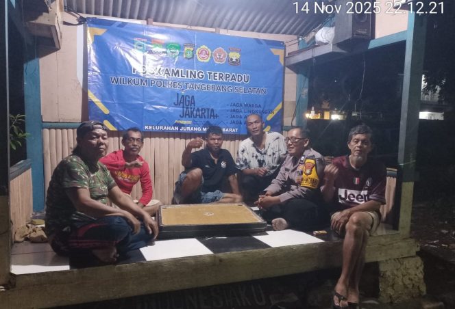 
					Siskamling Terpadu di Jurang Mangu Barat, Bhabinkamtibmas Ajak Warga Jaga Keamanan Lingkungan Bersama