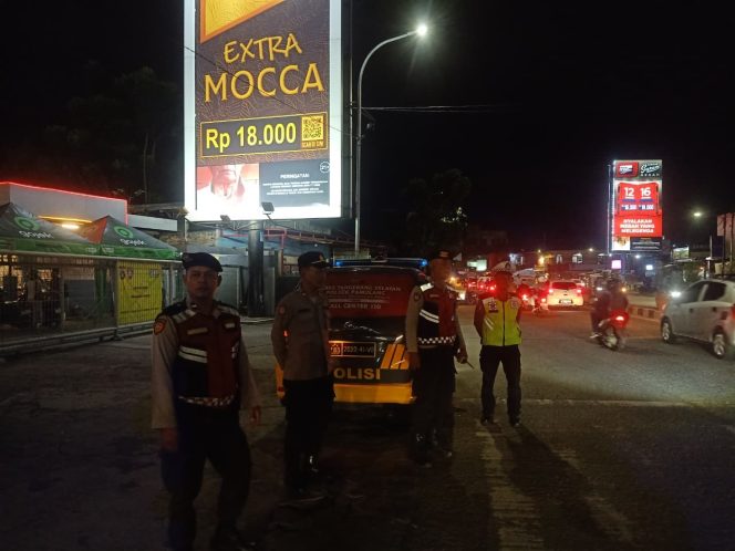
					Patroli Jalan Kaki Unit Samapta Polsek Pamulang, Perkuat Pengamanan di Area Keramaian