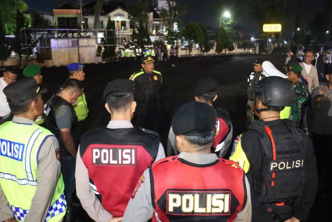 
					Ops KRYD Polres Garut Amankan Puluhan Botol Miras, Knalpot Bising, dan Premanisme