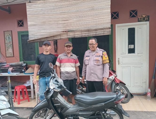 
					Bhabinkamtibmas Jurang Mangu Barat Gelar Patroli dan Jaga Lingkungan Cooling System Bersama Warga