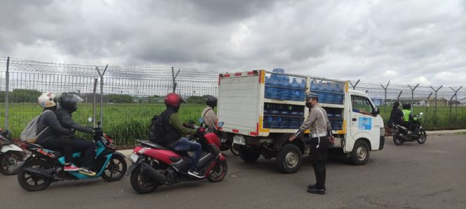 
					Unit Lantas Polsek Pamulang Perketat Strong Point Pagi Demi Kelancaran Lalin di Pertigaan Kayu Manis