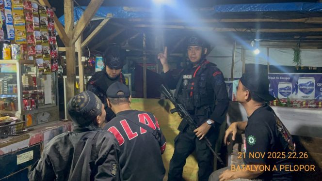 
					Patroli Dialogis Malam Hari, Brimob Jabar Jaga Kondusivitas di Wilayah Rancaekek–Cileunyi–Jatinangor