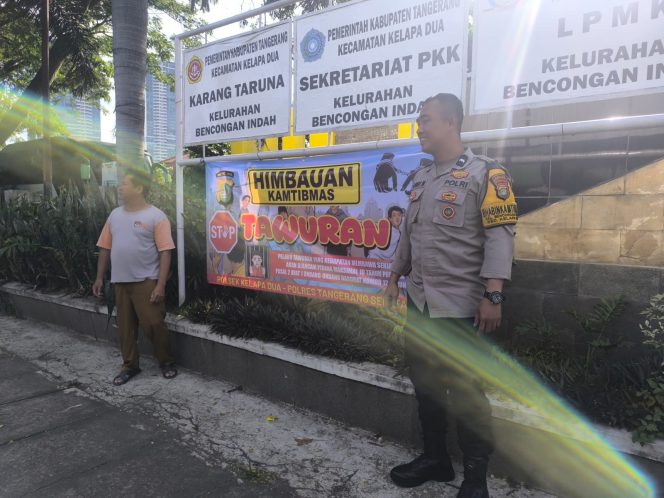 
					Bhabinkamtibmas Bencongan Indah Pasang Spanduk Stop Tawuran, Ajak Warga Jaga Kamtibmas