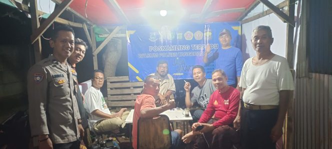 
					Bhabinkamtibmas Pondok Jagung Timur Lakukan Pengecekan Poskamling Terpadu