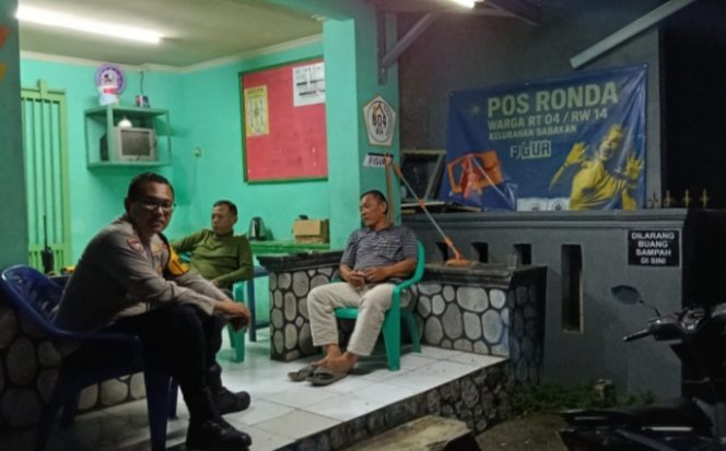 
					Bhabinkamtibmas Babakan Intensifkan Pengecekan Poskamling, Polsek Legok Dorong Penguatan Keamanan Lingkungan