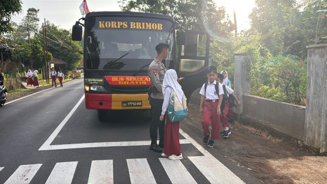 
					Bus Sekolah Gratis Brimob Jabar Yang Kebanggaan Warga Tasikmalaya