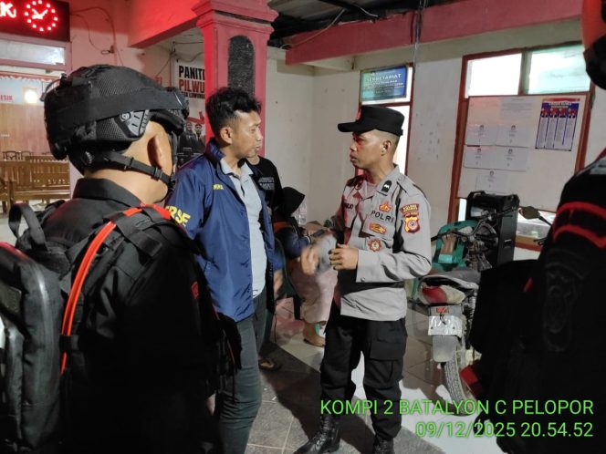 
					Brimob Jabar Amankan Pemilihan Kuwu Serentak di Indramayu