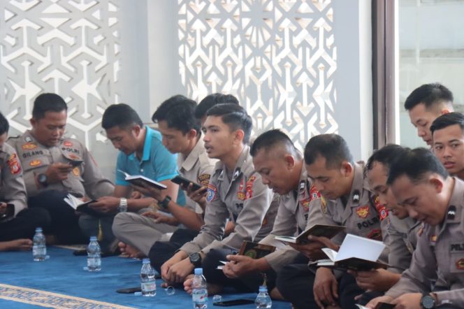 
					Polres Garut Gelar Binrohtal, Doakan Warga yang Tertimpa Musibah