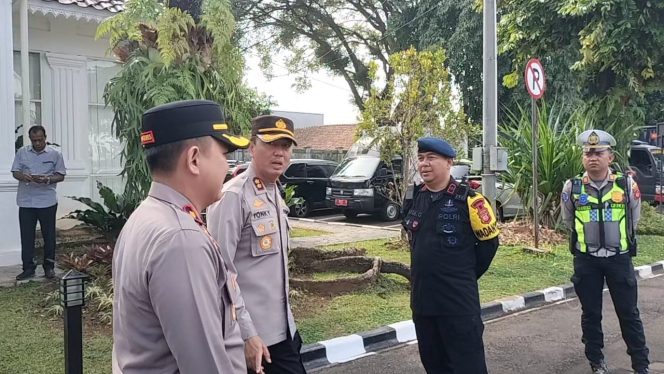 
					Brimob Polda Jabar Amankan Aksi Penolakan Geotermal di Cianjur