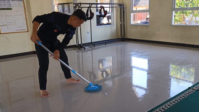 
					Jumat Penuh Berkah, Brimob Jabar Gelar Jumli nng di Masjid Al-Iman Cikole