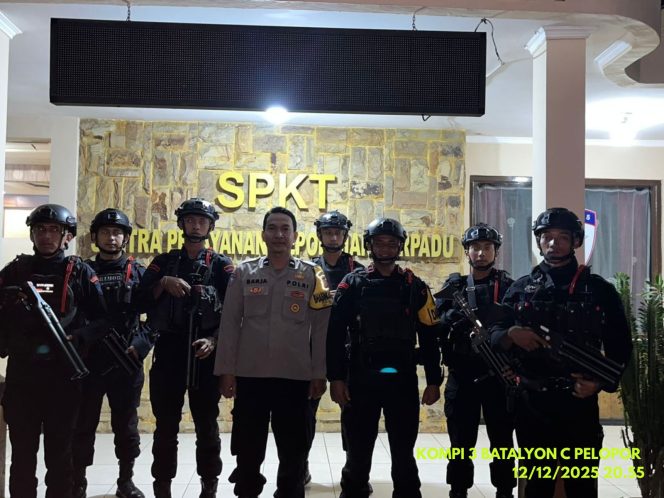 
					Brimob Jabar Jaga Kondusifitas Jumat Malam di Cikampek