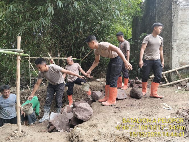 
					Tim SAR Brimob Jabar & Warga Bersatu Bangun Asa, Pondasi Jembatan Dukuh Domba Mulai Dikerjakan