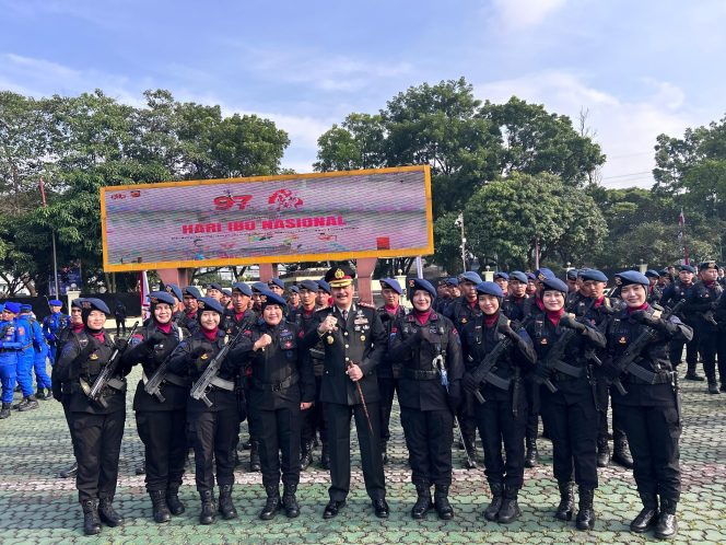 
					Dansat Brimob Polda Jabar Hadiri Upacara Hari Ibu ke-79, Wujud Penghormatan Peran Perempuan