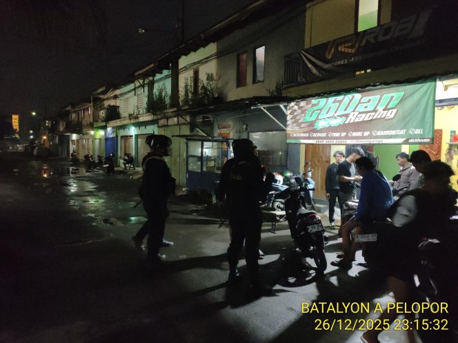 
					Patroli Dialogis Jumat Malam, Brimob Jabar Hadir Jaga Kondusivitas Kota Bandung