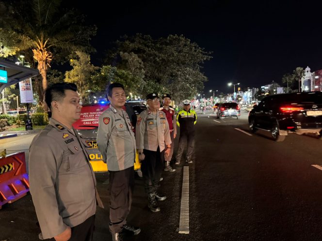 
					Patroli Malam Polsek Kelapa Dua, Upaya Preventif Menjaga Stabilitas Keamanan Wilayah