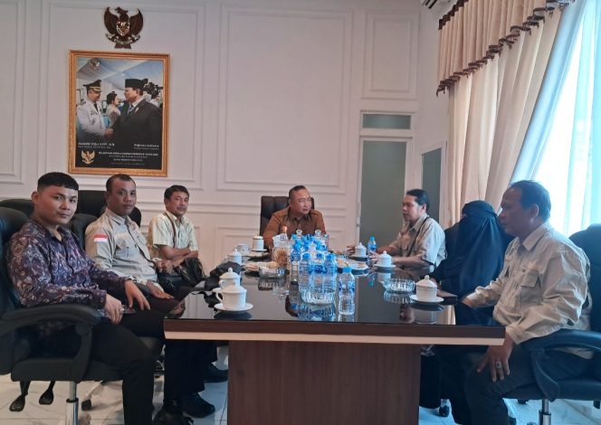 
					Bupati Ketapang dan PWK Bahas Berbagai Isu Strategis, Jalin Kemitraan