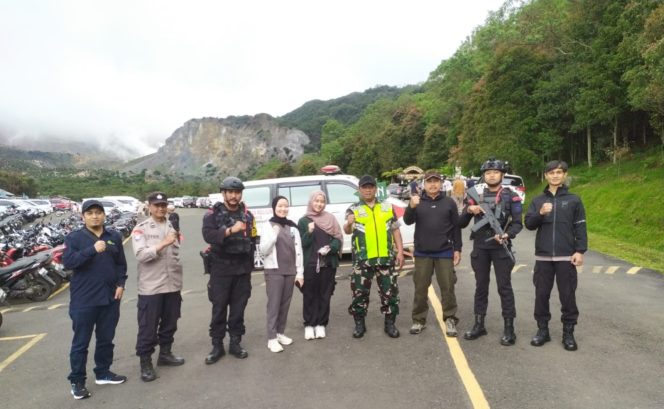 
					Polsek Cisurupan Intensifkan Monitoring Wisata Papandayan