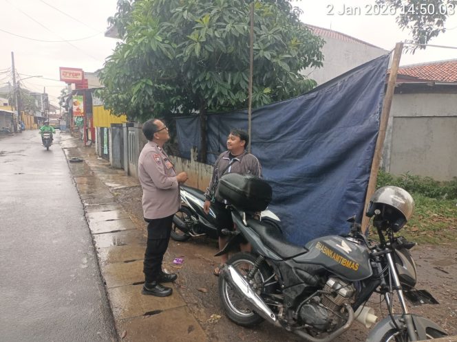 
					Bhabinkamtibmas Kadu Jaya Laksanakan Sambang Warga, Sampaikan Pesan Kamtibmas
