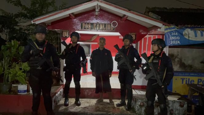 
					Patroli Dialogis Minggu Malam, Brimob Jabar Hadir Jaga Kondusivitas Wilayah Pacet Cianjur