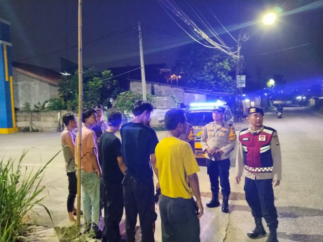 
					Patroli KRYD Skala Sedang Polsek Legok Perkuat Keamanan Wilayah, Warga Merasa Lebih Aman