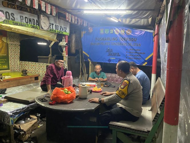 
					Sambang Pos Kamling Terpadu, Bhabinkamtibmas Sukabakti Perkuat Program Jaga Jakarta+