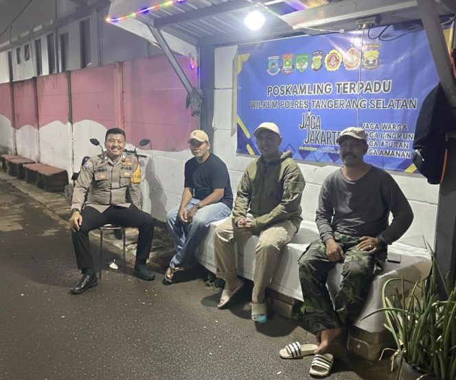 
					Cek Poskamling Terpadu, Bhabinkamtibmas Lengkong Wetan Ajak Warga Perkuat Keamanan Lingkungan