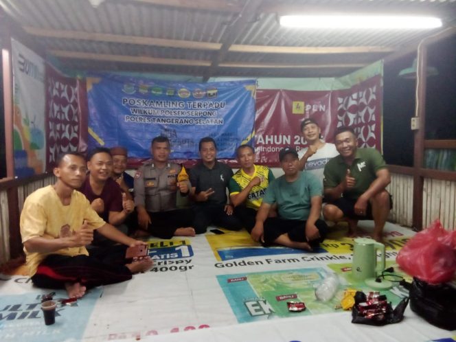 
					Program Jaga Jakarta+, Bhabinkamtibmas Polsek Serpong Aktif Cek Poskamling Jelupang