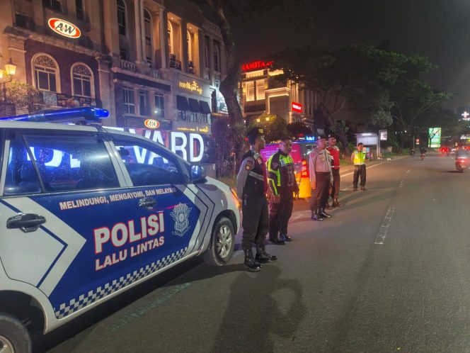 
					Hadir di Tengah Masyarakat, Patroli Strong Point Polsek Kelapa Dua Jaga Stabilitas Kamtibmas