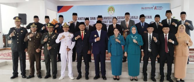 
					Bupati Alexander Wilyo Lantik 12 Pejabat Tinggi Pemkab Ketapang Hari Jumat