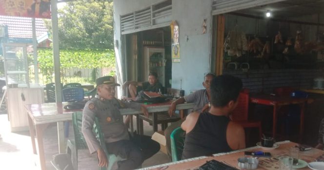 
					Kapolsek Kawasan Pelabuhan Sukabangun Gelar Ngopi Bareng Bersama Mandor, Buruh, dan Sopir di Pelabuhan Pelindo II