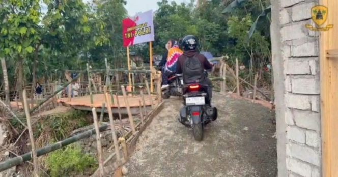 
					Brimob Polda Sulteng Bangun Jembatan Sementara Penghubung Wani 3–Labuan Kungguma
