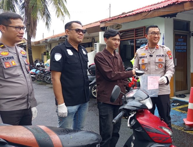 
					Polsek Ciputat Timur Ungkap Kasus Pencurian Sepeda Motor, Dua Pelaku Diamankan