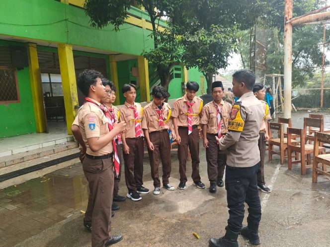 
					Cegah Tawuran Sejak Dini, Bhabinkamtibmas Kadu Jaya Laksanakan Program CETAR di SMK Al Hikmah Curug