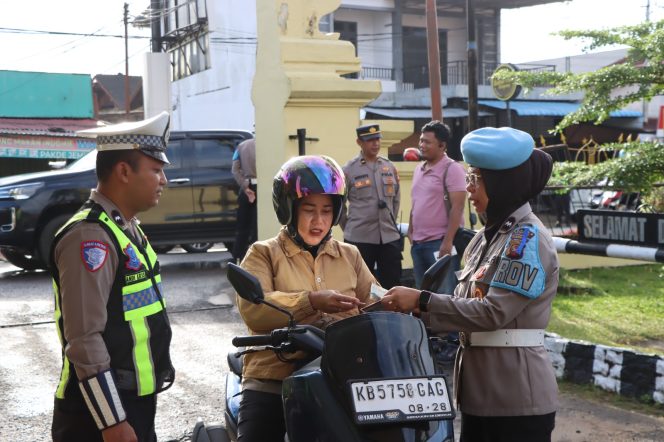 
					Dalam Rangka Ops Keselamatan Kapuas 2026, SiPropam Polres Ketapang Gelar Pengecekan Surat Kendaraan dan SIM